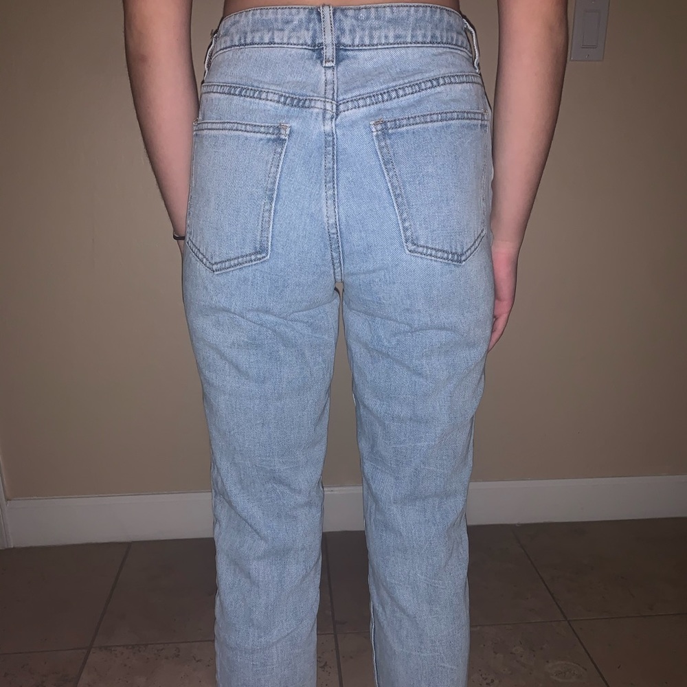 Light wash mom jeans